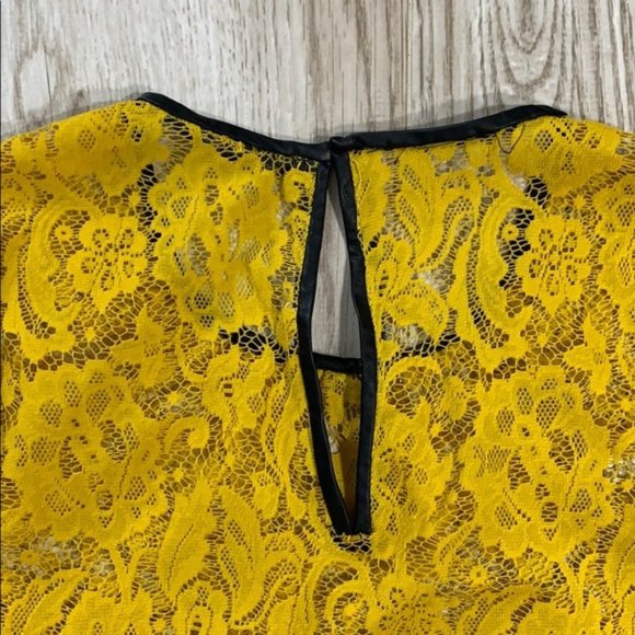 Women's top - Picture 3 of 10